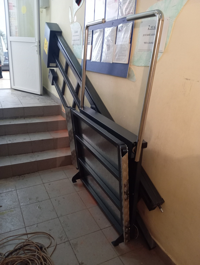 Монтаж НПМ-02 и пандуса в центральной библиотеке Александровска