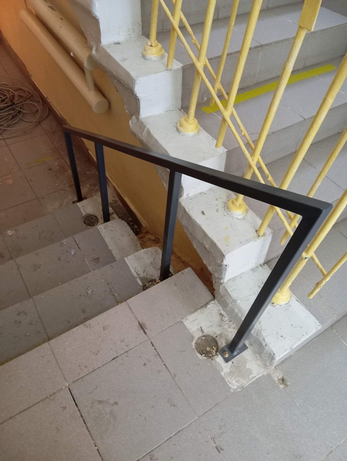 Монтаж подъемной платформы НПМ-02 и пандуса в центральной библиотеке, Александровск